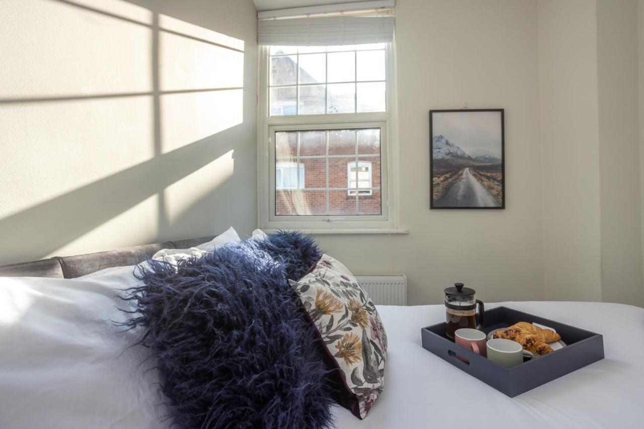 Modern Apartment Within City Walls, Parking 체스터 외부 사진