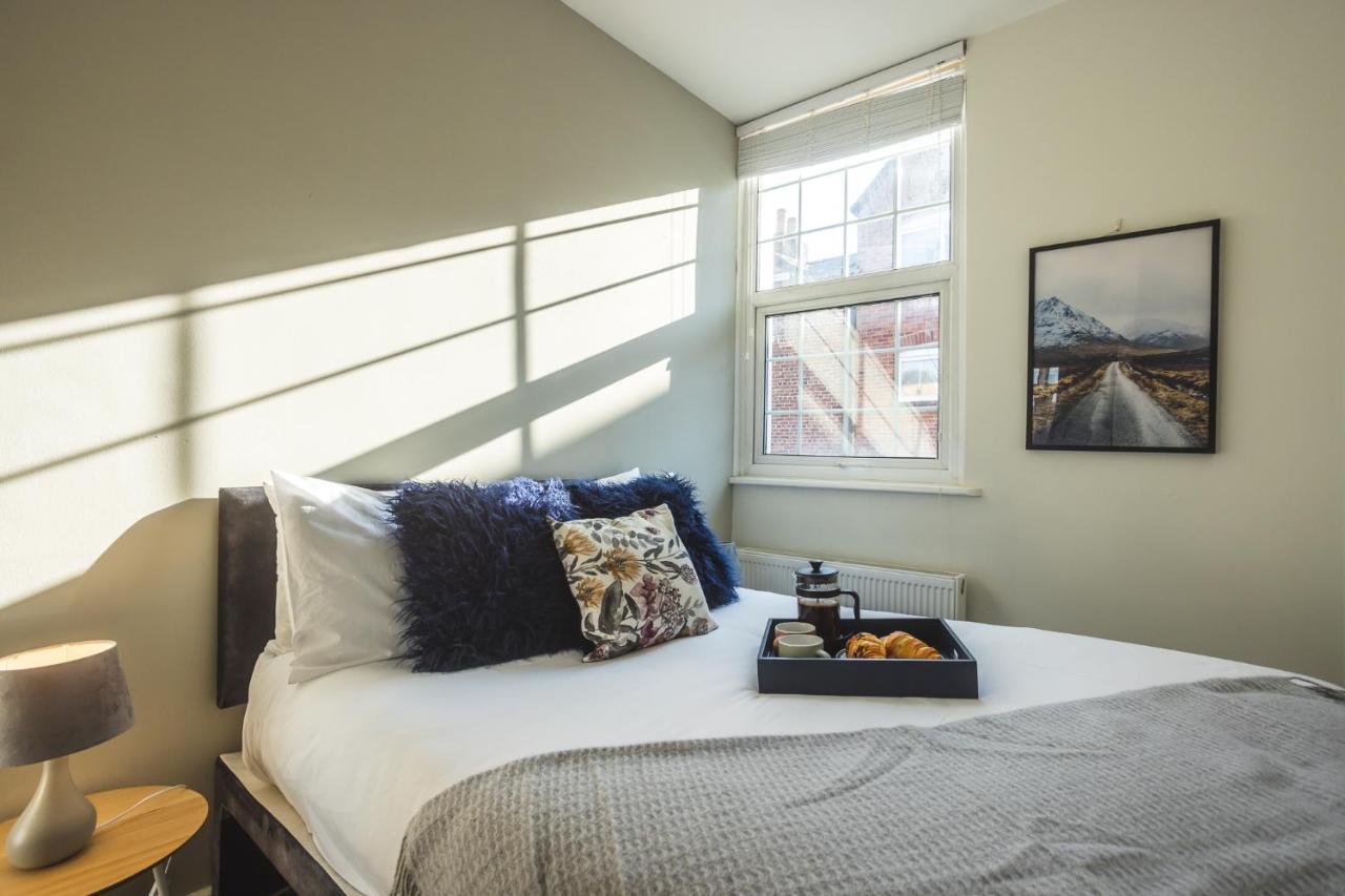 Modern Apartment Within City Walls, Parking 체스터 외부 사진