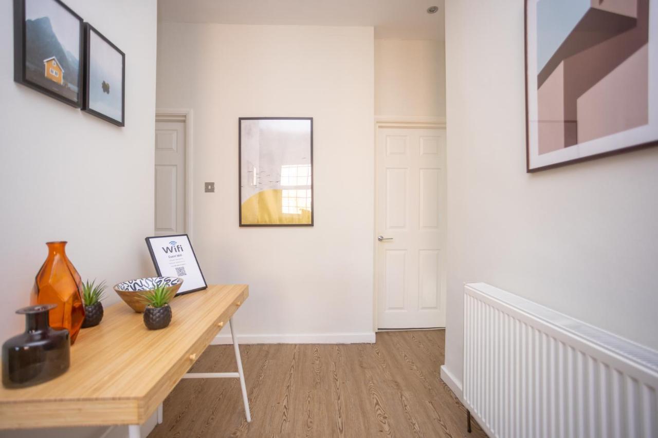 Modern Apartment Within City Walls, Parking 체스터 외부 사진