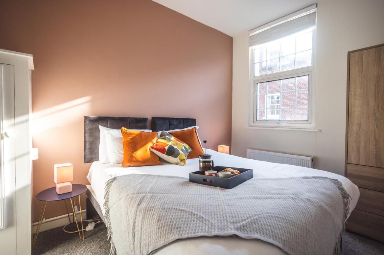 Modern Apartment Within City Walls, Parking 체스터 외부 사진